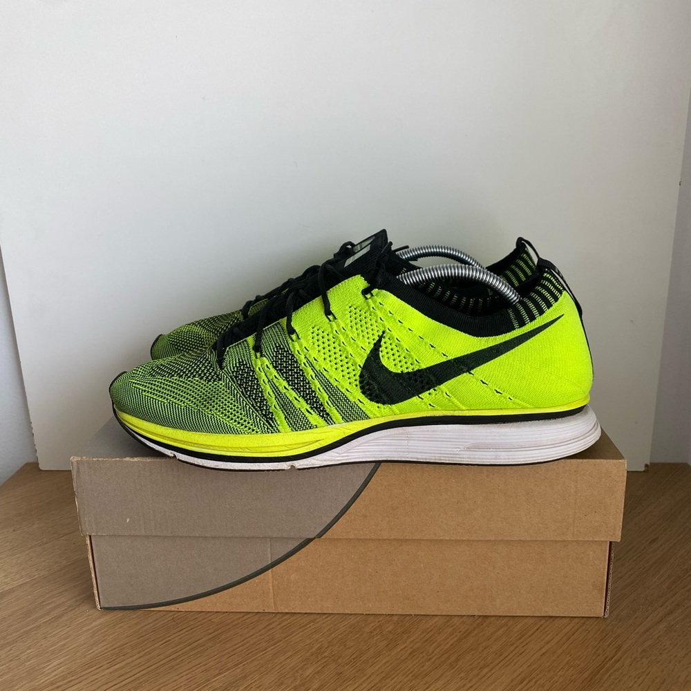 RARE 2012 Nike Flyknit Racer “Volt” Men Sneakers- SZ 12 - Picture 4 of 12